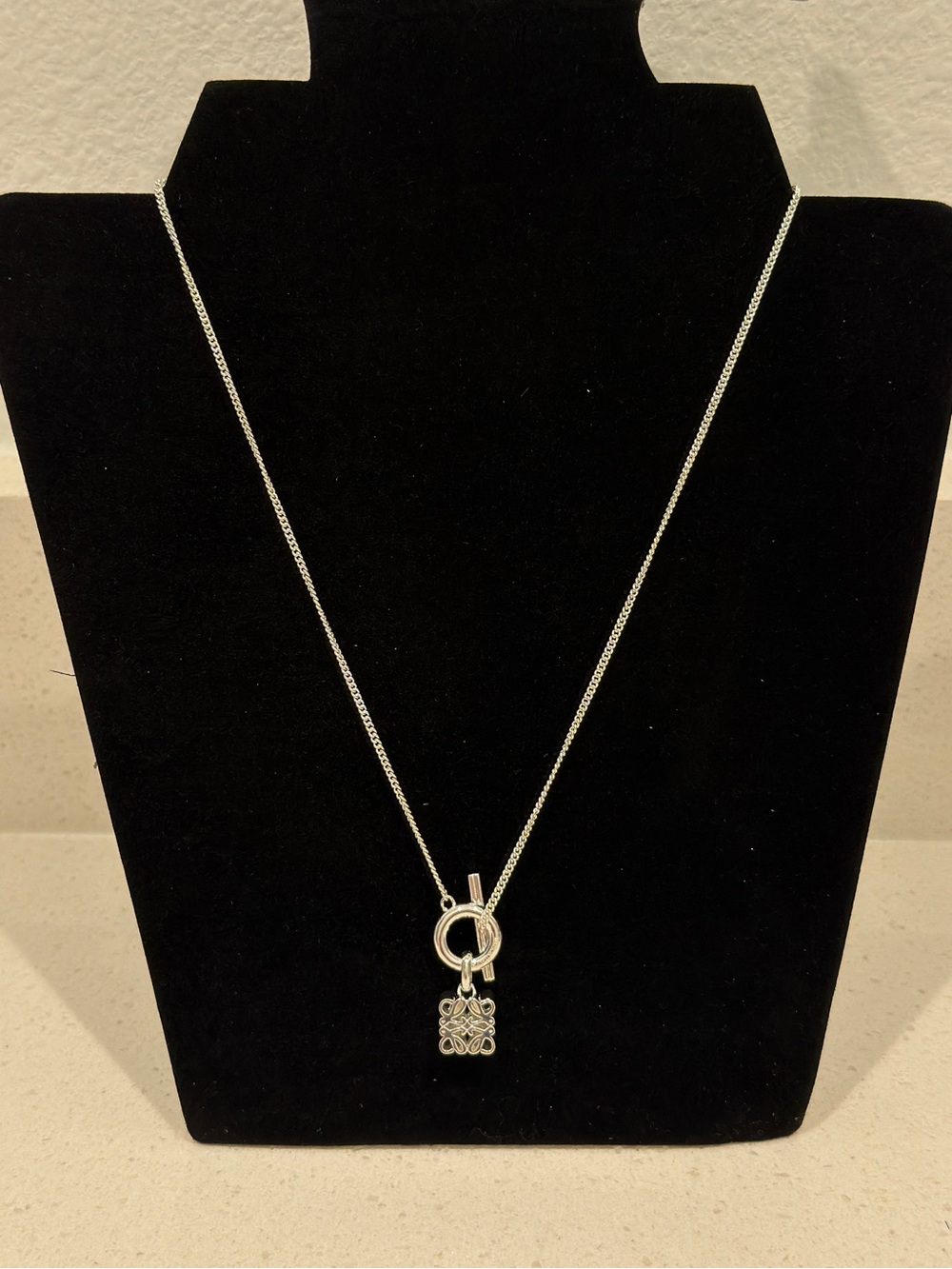 Loewee Silver Filigree Pendant Necklace with Toggle Closure